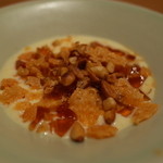 虎白 - デザート 黒糖アイス 焦がし砂糖ゼリー シェリー酒スープ 揚げ湯葉