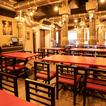 焼肉ホルモン屋だん - テーブル席全体