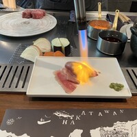 WITH THE STYLE ステーキハウス ミディアムレア - 博多和牛炙り寿司 赤酒ソース①