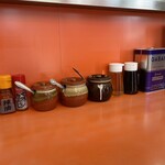 ラーメン よし家 - 卓上