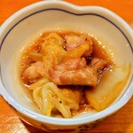 居食屋 侍々 - つきだし（鶏肉の煮たの）