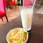 タージマハール - ランチのサラダとラッシー