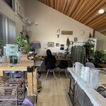 S☆Garage Coffee - 店内２、奥にカウンター席