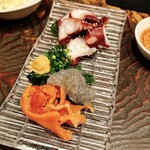 立呑み 浅草 洒落者 - 黒ミル貝と生しらす、蛸の胡麻塩油