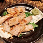 立呑み 浅草 洒落者 - トントロ焼き