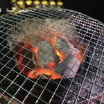 ホルモンゆうちゃん - 焼く準備万端炭火さん