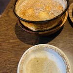 ホルモンゆうちゃん - ニンニク揚げ　こちらもグラグラしとります