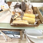 M's Cafe - ラヴィアンローズベーカリーさんのパンが買えます。