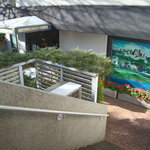 レストラン・パッション - お店は半地下状になっています。