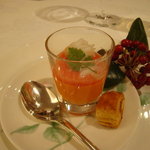 赤ピーマンのムース　アンチョビのパイ(正式名称は不明)。