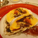 カキのグラタン　茸のデュクセル　シャンパーニュのオランデーズソース。