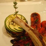 レストラン・パッション - 骨付仔羊肉の暖炉焼き　フレッシュタイム風味の付け合せの野菜。