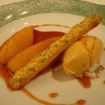 レストラン・パッション - 洋ナシのキャラメルソース　キャラメルのアイス(正式名称は不明)。