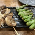 やきとん酒場 ヤマネ肉店 - 椎茸、ししとう