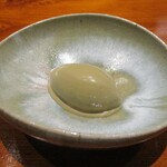 馳走西健一 - 無農薬ほうじ茶のアイス：濃厚なほうじ茶のお味が嬉しい〆のアイスクリーム。