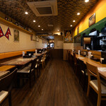 ニューサフランカレーハウス - 店内全景