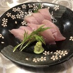 食宴和 - 大きく切られたビンチョウマグロ