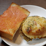 パスタ＆カフェ ピエール - ハムとチーズの惣菜パンと明太子トースト