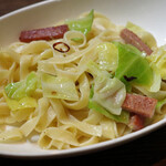 パスタ＆カフェ ピエール - 本日のパスタ（スパムとキャベツの生パスタ）を生フィットチーネで