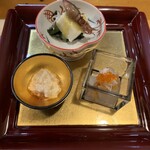 志美津 - 料理写真:付き出し　梅なんこつなど