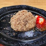 ステーキハウス アパッチ - ガーリックライス（ライスS） ※店主がソースを添えてくれた！