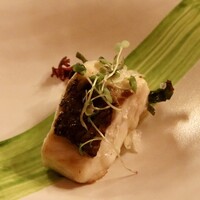 リアス バイ ココチャ - 伊勢真鯛　伊勢志摩の貝のパセリソース