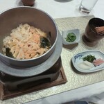 食べるお宿 浜の湯 - サーモン釜飯