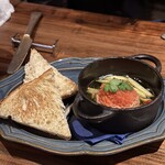 Mrs.KINGSMAN 神楽坂 - 博多明太子のアヒージョ(バケット付き)