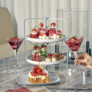 季節ごとにテーマやカラーの変わるアフタヌーンティー