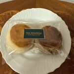 ザ・ペニンシュラ ブティック&カフェ - ストロベリー＆プレーンスコーン　一個食べました