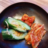 焼肉うしごろ 新宿三丁目店 - キムチ盛り合わせ