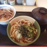 松屋 - 山形だしうどんのミニ牛めしセットです。お椀に被せてるのは味噌汁です。