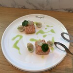 Hills House Dining 33 - 取り分ける前のサーモン