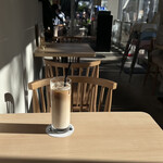 THE ISLAND RAYARD Hisaya-odori Park店 - Ｌ字型に空間が広がる店内。西向きなので夕方がキレイ