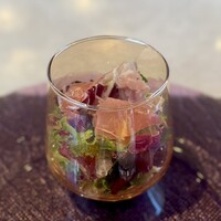 ラ ヴォワール - ハモンセラーノとヨーロッパ野菜。フレッシュな葉物野菜とビネガー風味のドレッシングが美味♡