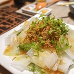 小田原おでん本店 - 大根とカリカリじゃこのサラダ