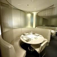 GINTO 池袋店 - 丸テーブルのソファ席がおすすめです