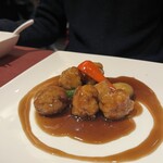 ジョーズ シャンハイ ニューヨーク 銀座店 - 肉を丸めた肉団子が柔らかく食べやすい。