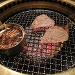 SATOブリアン - ヒレすきを焼いている様子