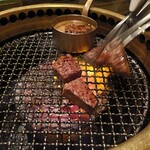 SATOブリアン - シャトーブリアンを焼いている様子