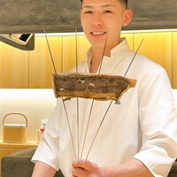 鮨 こん藤 - サワラの藁焼き