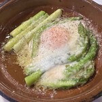 オステリア・ボーノ - アスパラちゃんx卵にチーズ　間違いないです