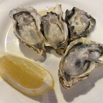 オステリア・ボーノ - オイスターはあると頼んじゃうのよね