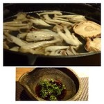 大どころ - 贅沢にも「シャブシャブ」で頂きます。 
      お鍋に入ったキノコ類も美味しいですよ。下は自家製「ポン酢」、これも酸味が強くないので好きなのです。 