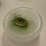 ラ・トゥーエル - 1皿目
      レモングラスのアイス
      