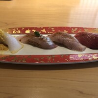 鮨 銀座おのでら 弟 本店 - 挨拶がわりの唐墨をまぶしたアオリイカ達のカルテット