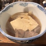 鍵屋 - 煮奴(豆腐/とりもつ/玉ねぎ)