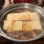 鍵屋 - 煮奴(豆腐/とりもつ/玉ねぎ)