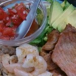 Mexican Dining AVOCADO - タコスの具：トマト、アボカド、レタス、豚肉、鶏肉、えび