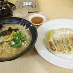 Misozen - 札幌みそら～めん ＋ 餃子5個＋小ライス付950円だよ。